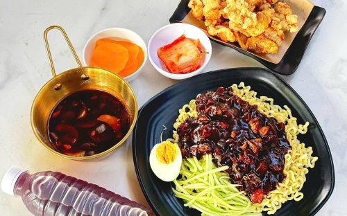 Khám Phá Quán Mì Cay Rạch Giá “Hot” Nhất Hiện Nay – Điểm Hẹn Ẩm Thực Không Thể Bỏ Qua! 🍜🔥